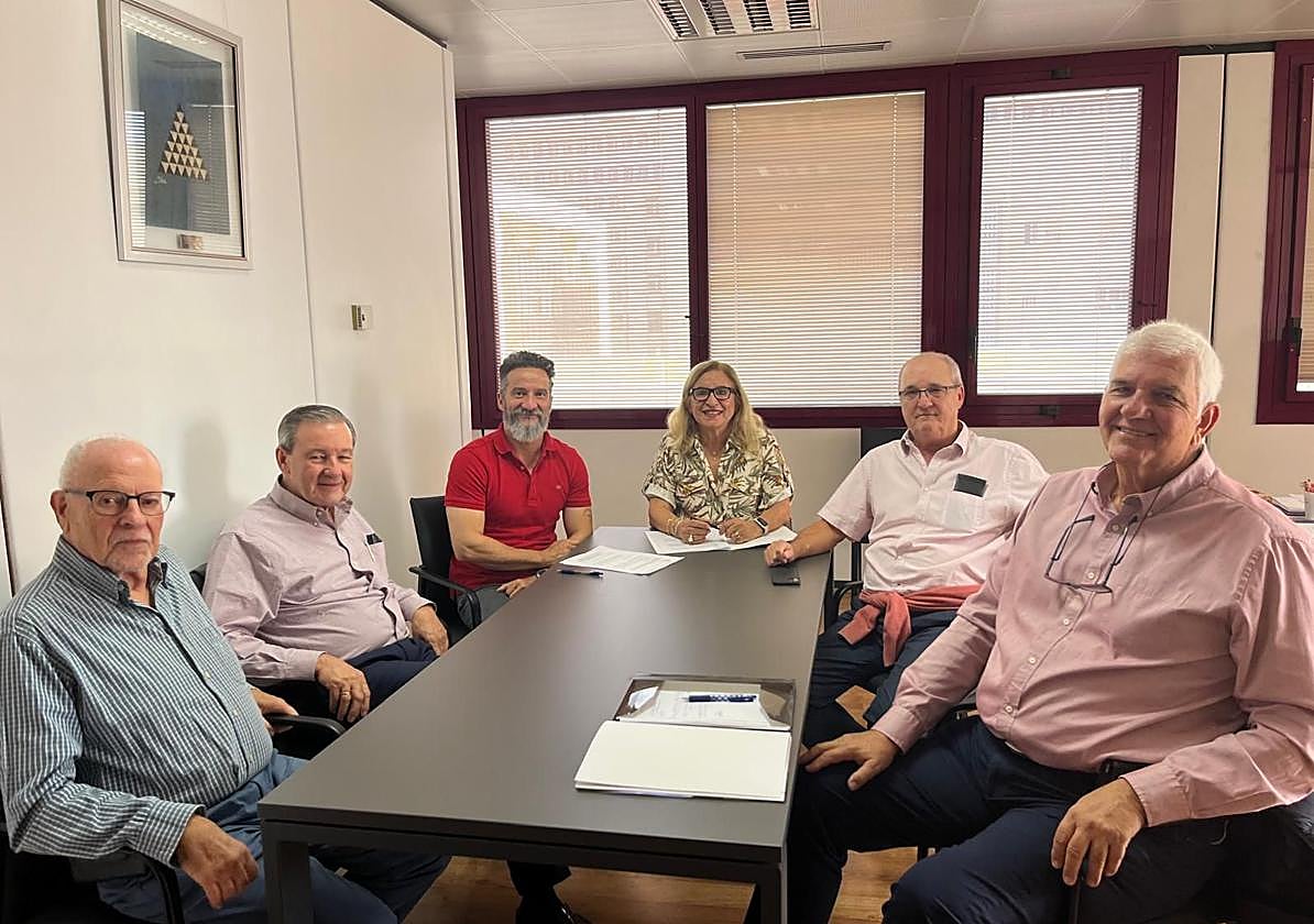 Reunión de trabajo entre la Dirección general de programas asistenciales del SCS y representantes de la Asociación Senior del Hospital Insular.