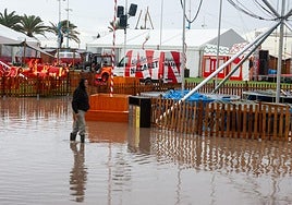 Calles inundadas en Arrecife, barrancos corriendo y mala mar
