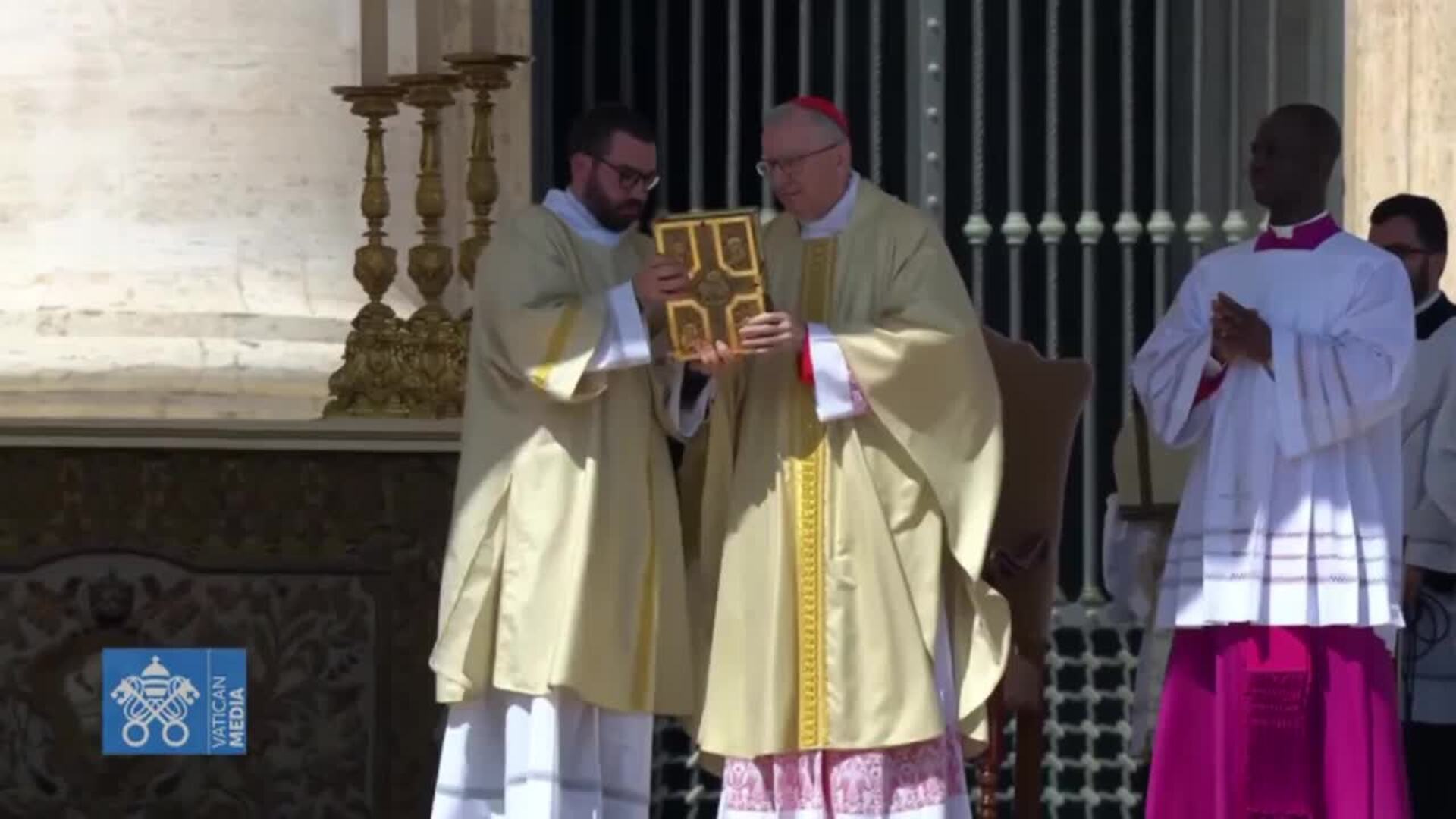 Miles de jóvenes asisten en la Plaza de San Pedro a la misa del Jubileo de los Adolescentes