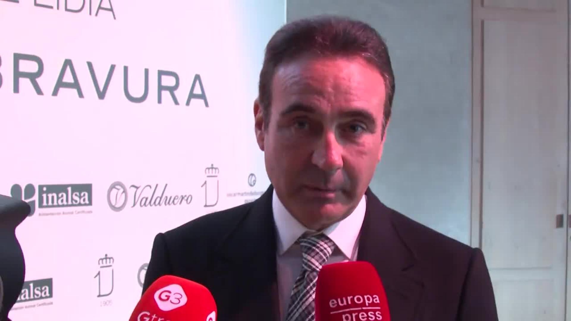 Enrique Ponce rompe su silencio tras los rumores de crisis con Ana Soria