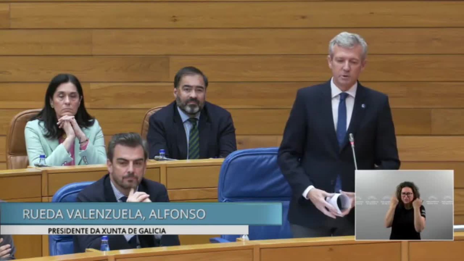 Pontón afea "servilismo" a Rueda, que replica que prefiere ir con Feijóo que "aplaudir a Otegui