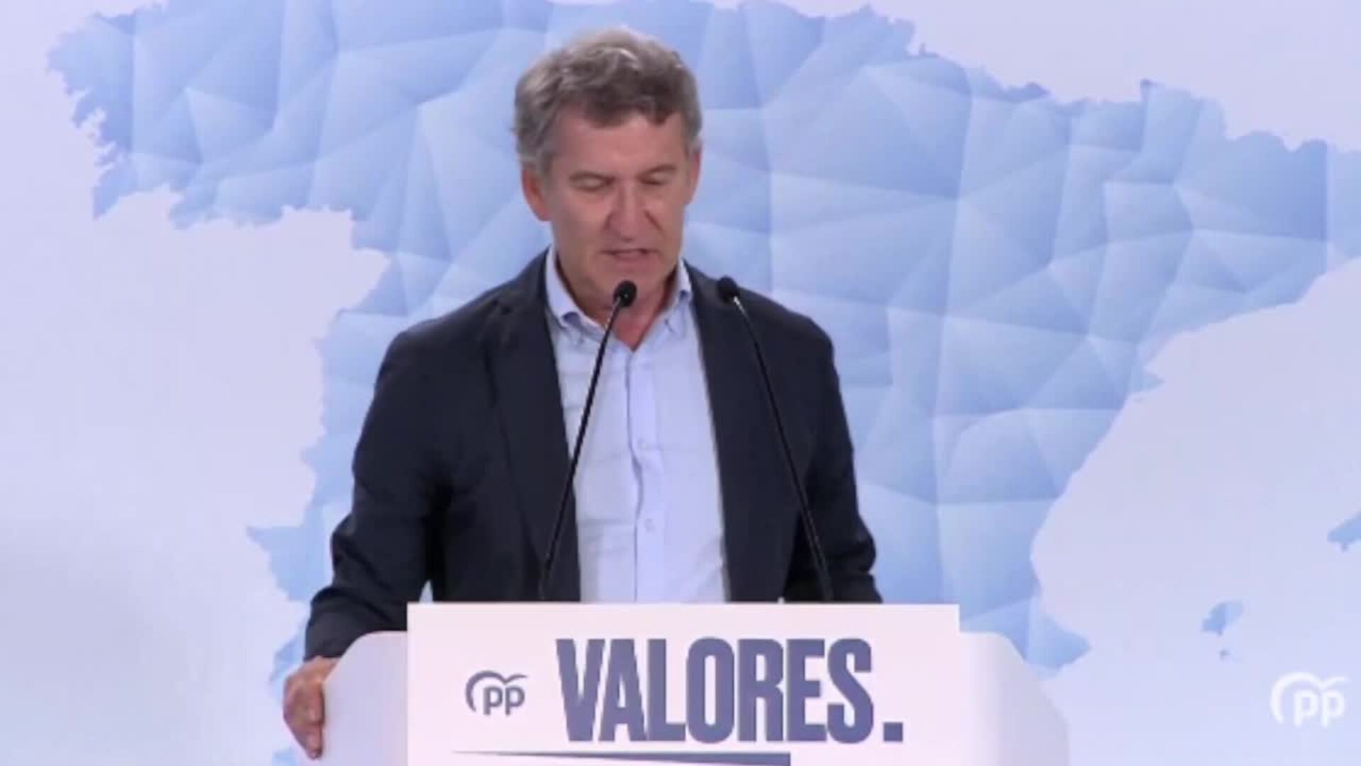 Feijóo acusa a Sánchez de intentar dividir a los presidentes con el uso de lenguas cooficiales