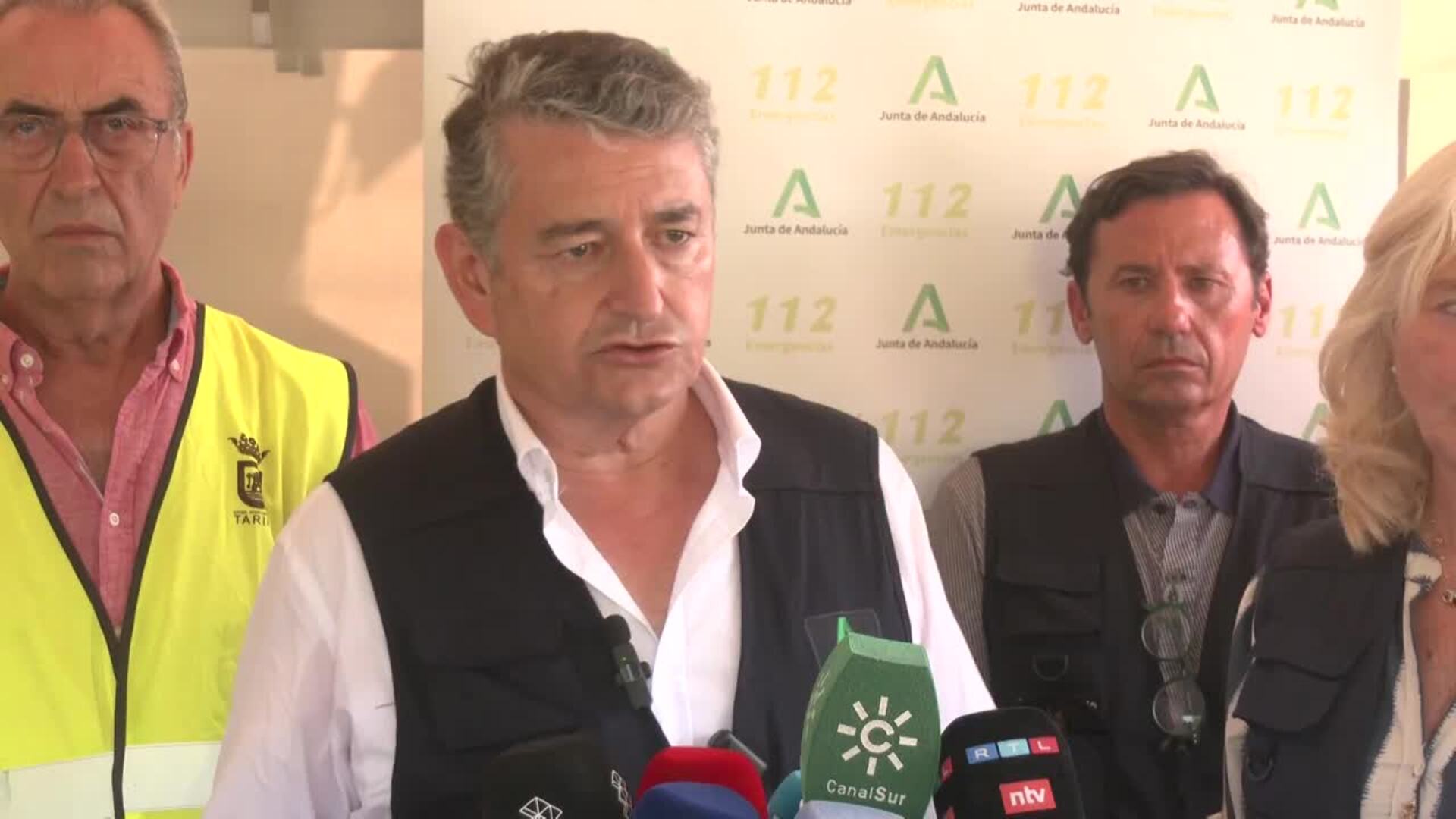 Autorizada la vuelta de los desalojados al darse por estabilizado el incendio de Tarifa (Cádiz)