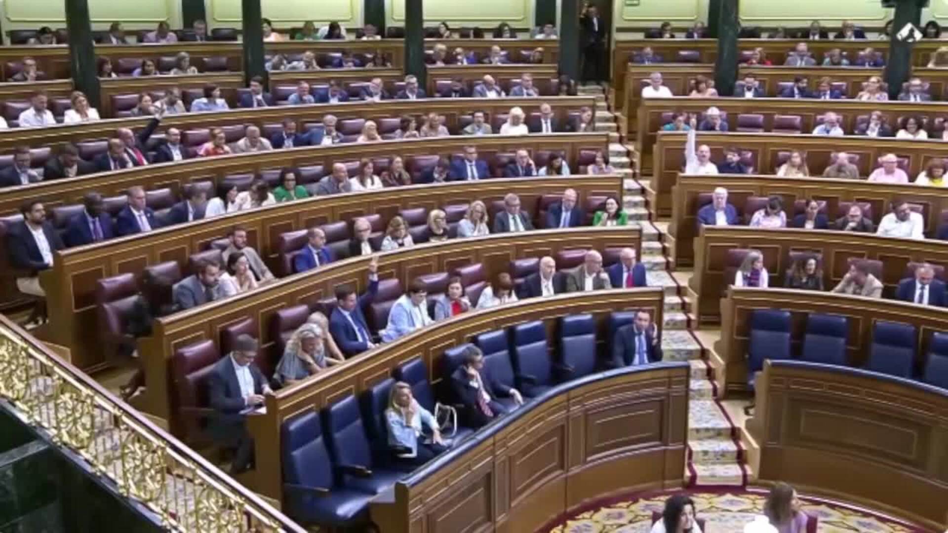 Congreso rechaza la ley de Vox para restringir regularización por arraigo, con el PP a favor