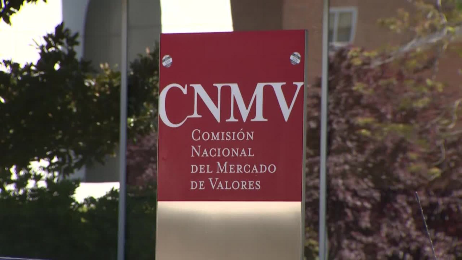 BBVA dará un dividendo de 0,32 euros, también a los accionistas de Sabadell que vayan a la OPA