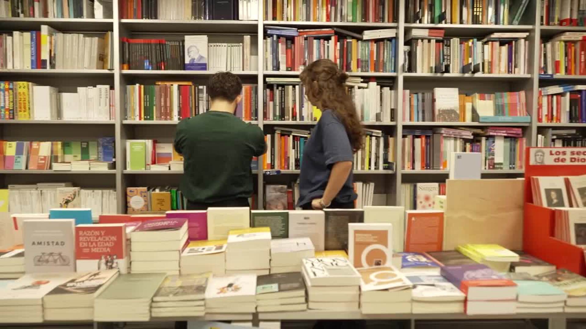 Antonio Orozco, imagen de #LibreríasDeGuardia para fomentar los libros y la salud mental