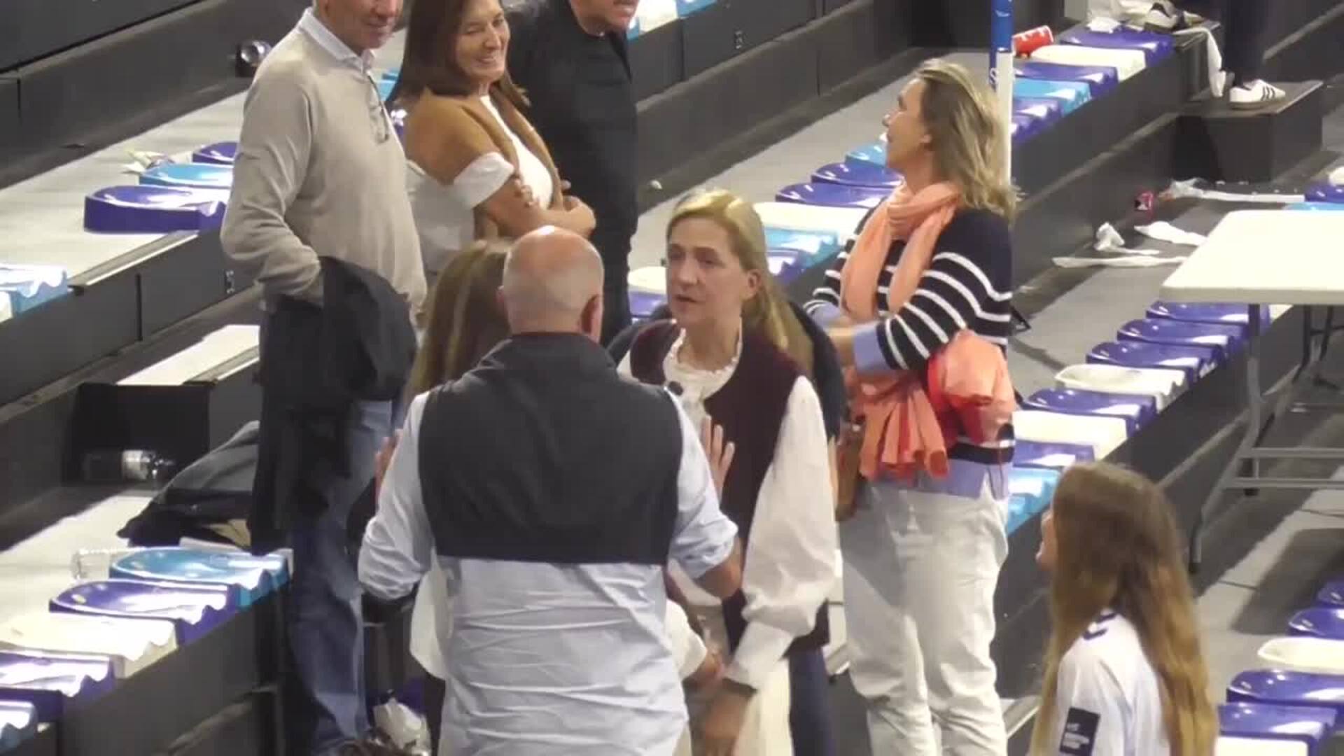 Pablo Urdangarin sufre un duro golpe en el labio bajo la atenta mirada de su madre y su novia