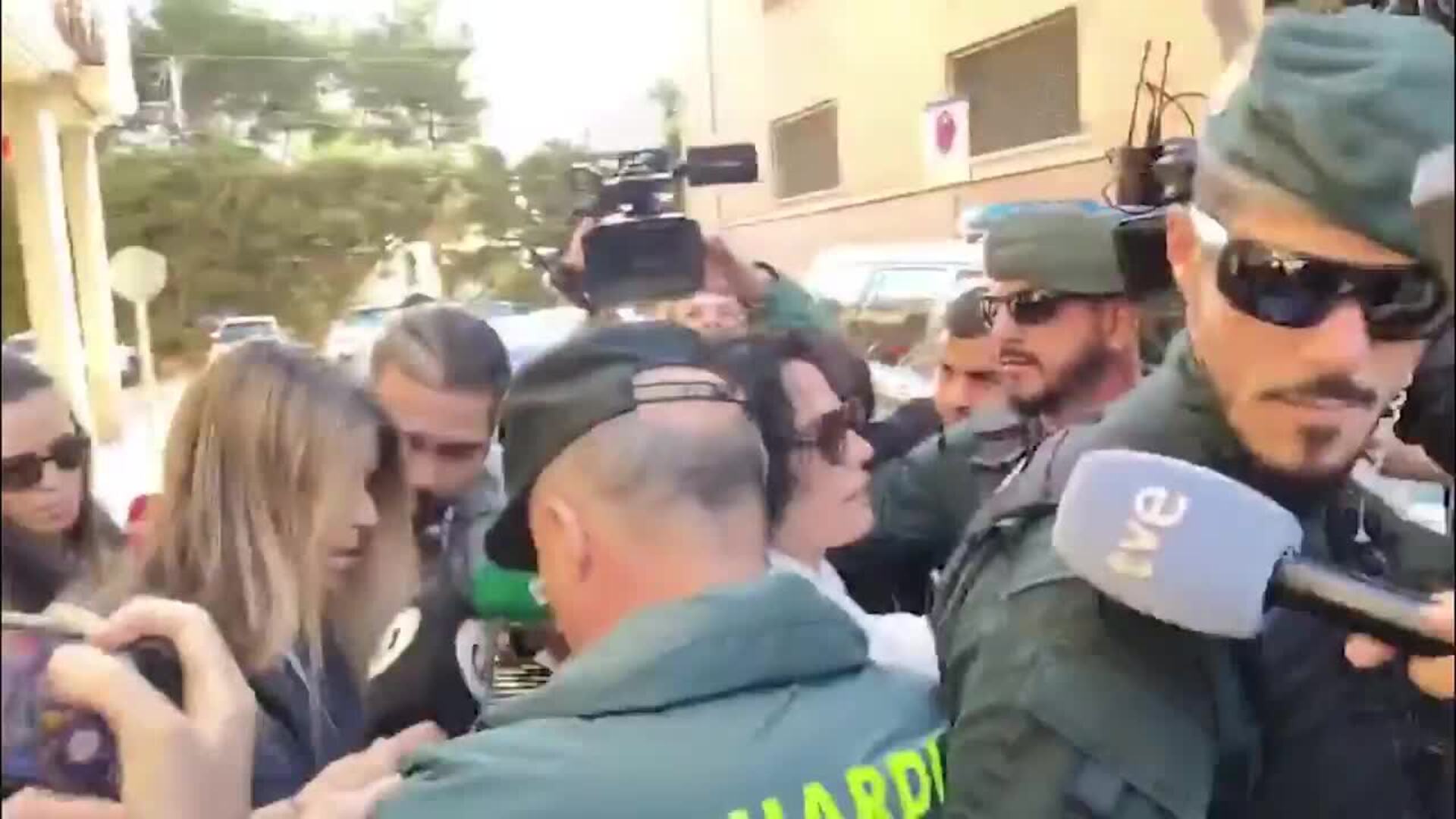 La periodista Maribel Vilaplana llega a los juzgados para declarar por su comida con Mazón