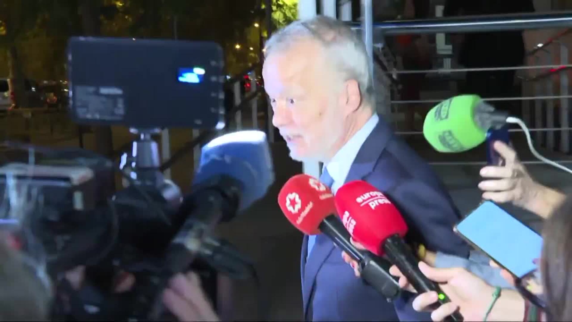 El juez del 'caso Begoña Gómez' imputa a una alto cargo de Moncloa y descarta cerrar la causa