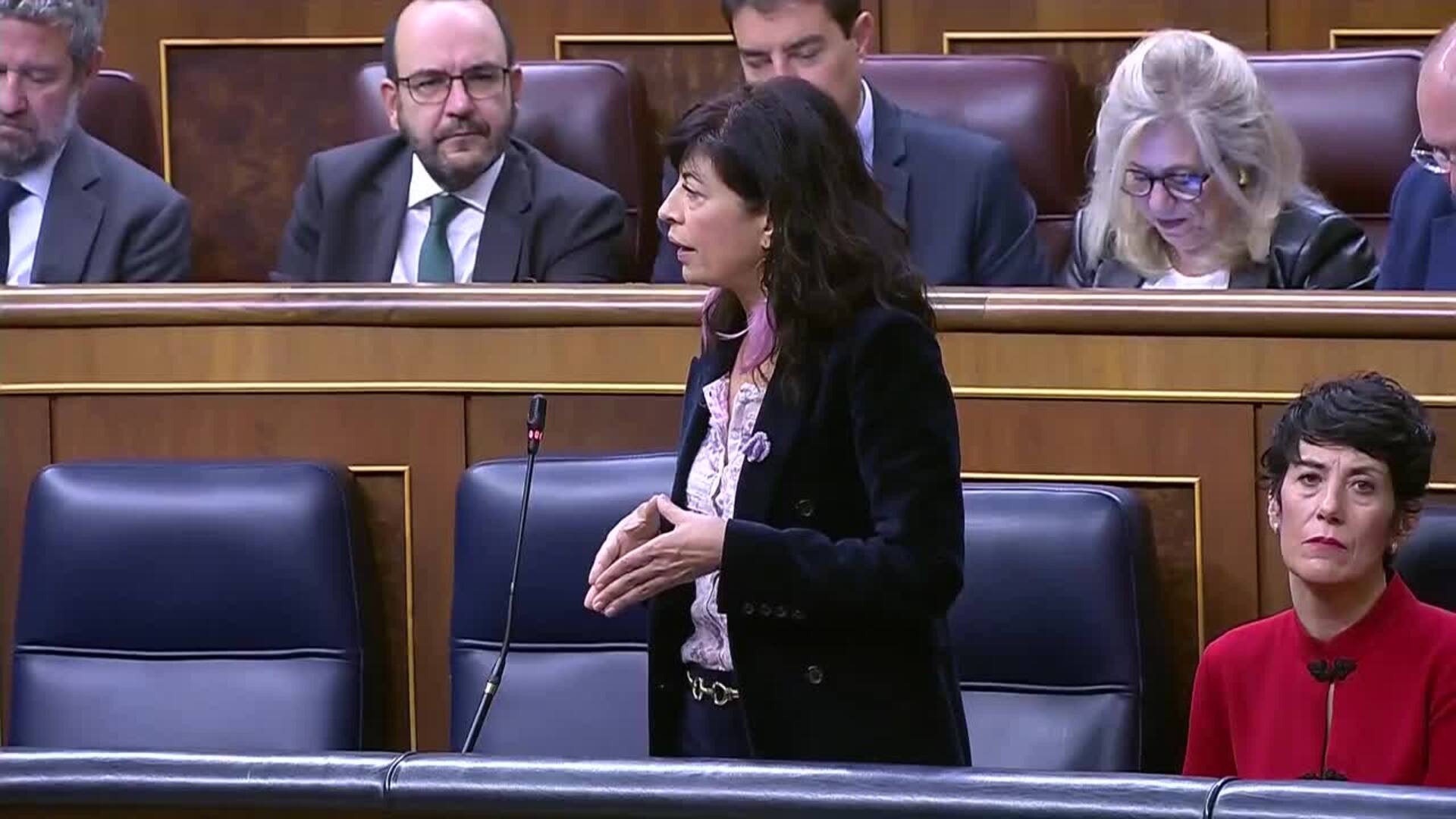 El PP corea a Redondo: "Cuidado que tiene a un putero al lado"