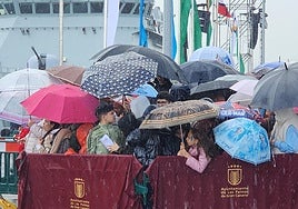 Las Palmas de Gran Canaria vive una víspera de Reyes pasada por agua