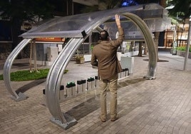 Esperando por las bicicletas eléctricas en Arrecife