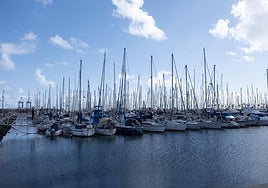 200 residentes en barcos-vivienda del Muelle Deportivo luchan contra su desahucio