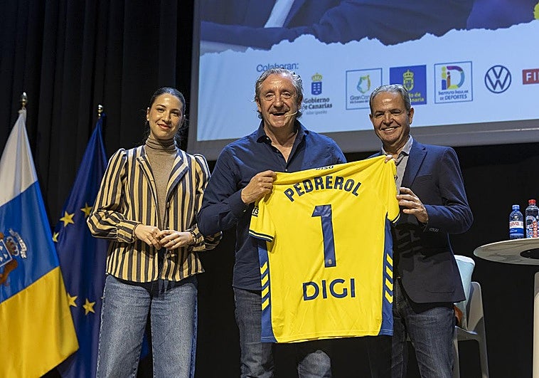 Pedrerol: «Ojalá que la UD ascienda a Primera»