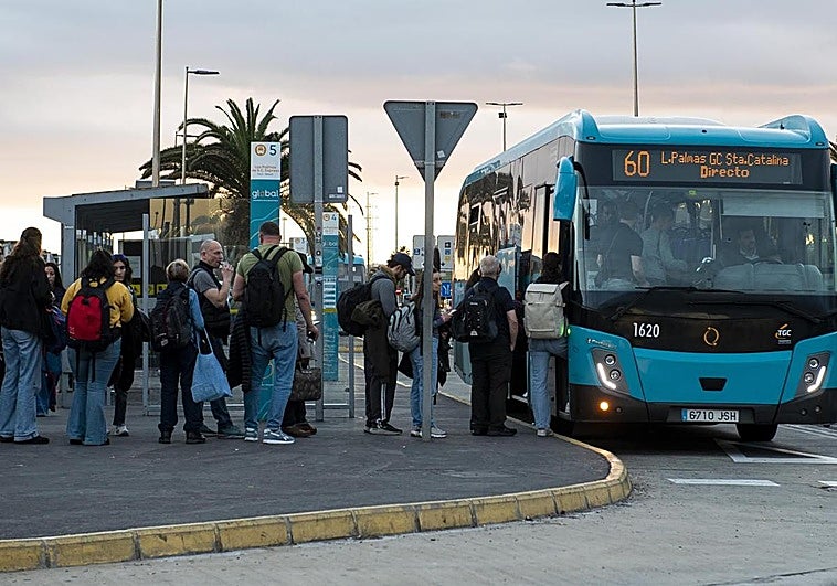 La gratuidad ha elevado los viajes en guagua en 41,40 millones en tres años