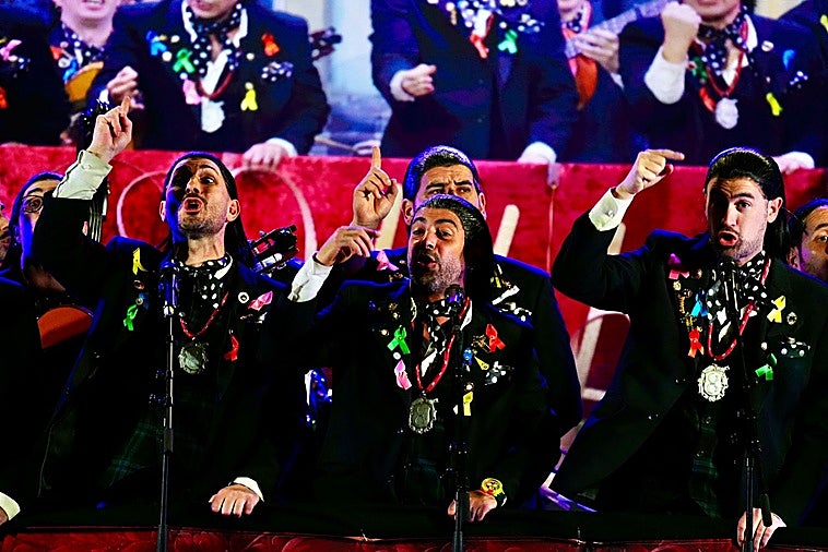 El carnaval de los mundos mágicos de Santa Lucía arranca bajo la receta de la música y las carcajadas