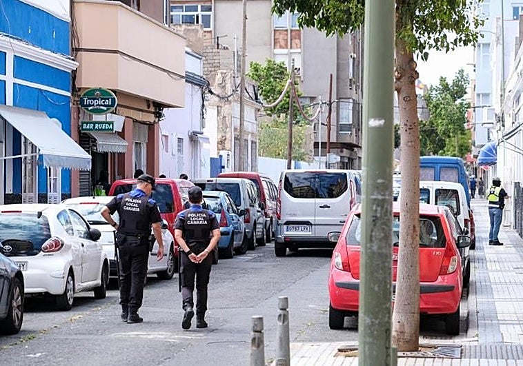 Lo perseguía con un cuchillo por Las Palmas de Gran Canaria