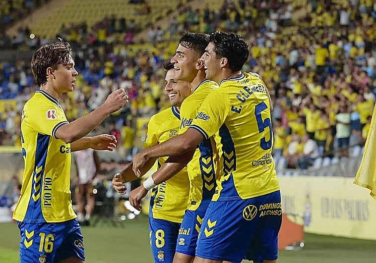 La UD y el Cabildo sellan un acuerdo que incluirá la gestión del Estadio de Gran Canaria