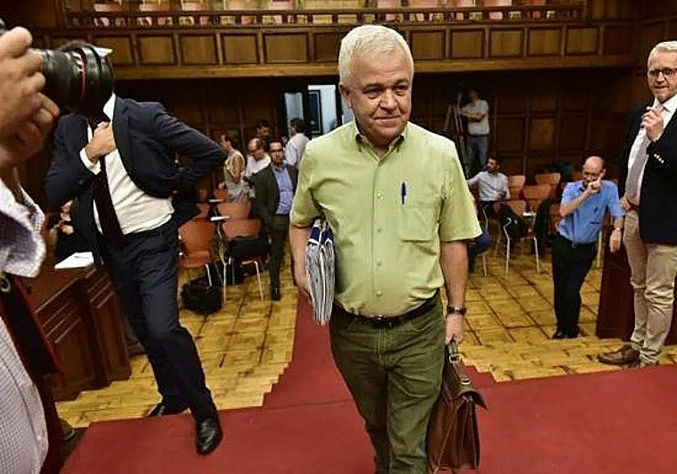 Carmelo Ramírez tilda de «cabrones, por llamarles suavemente» a los miembros de Primero Canarias