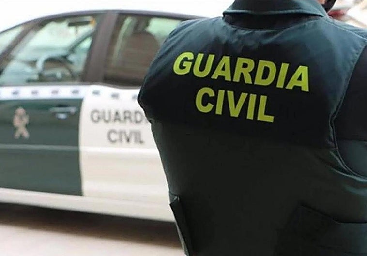 Asesta dos machetazos a una mujer en la cabeza en Arucas y dispara dos flechas a su sobrino