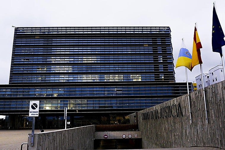 «Si no me dejas hacer lo que quiera, dejo tirada a tu madre», le dijo el presunto violador a la hija de su pareja