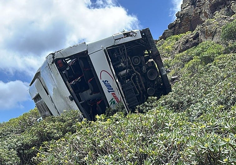 El Cabildo de La gomera suspende la agenda institucional tras el accidente de la guagua