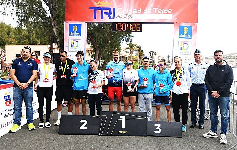César de León y Mia Leadbeater triunfan en el Triatlón de Salinetas