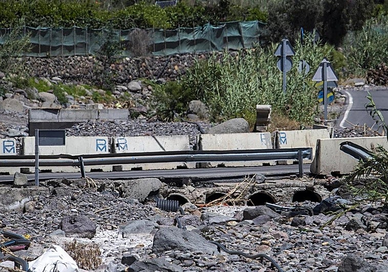 El Cabildo abre al tráfico el tramo que estaba cerrado en la carretera del barranco de Arguineguín