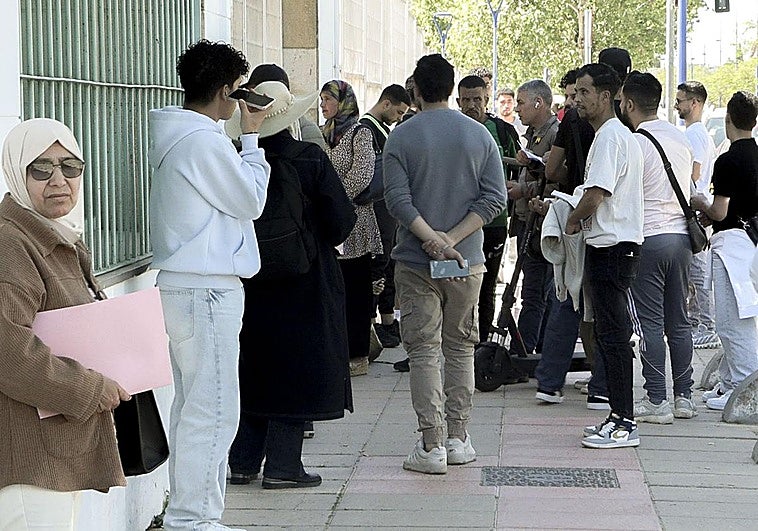 Arranca hoy de forma presencial una regularización histórica que integrará en Canarias a 50.000 personas