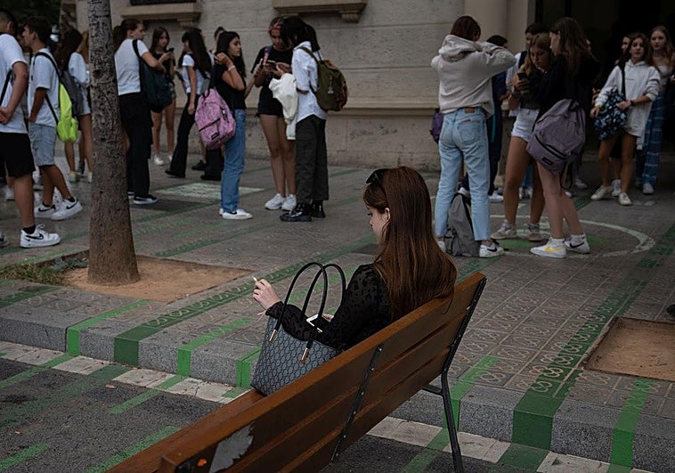 La Fundación Canaria de Cáncer de Pulmón aboga por prohibir el tabaco a los menores en España