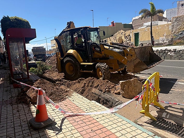 Ingenio anuncia una inversión urgente de más de 400.000 euros para renovar la red de agua tras varias averías