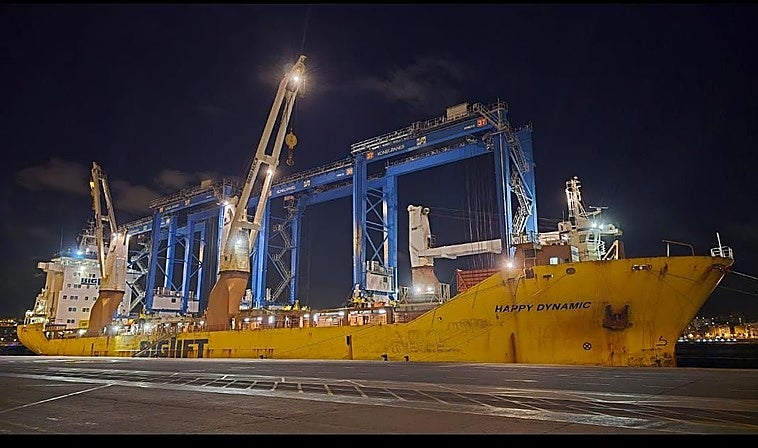 Ya están en el puerto las nuevas cuatro grúas de OPCSA