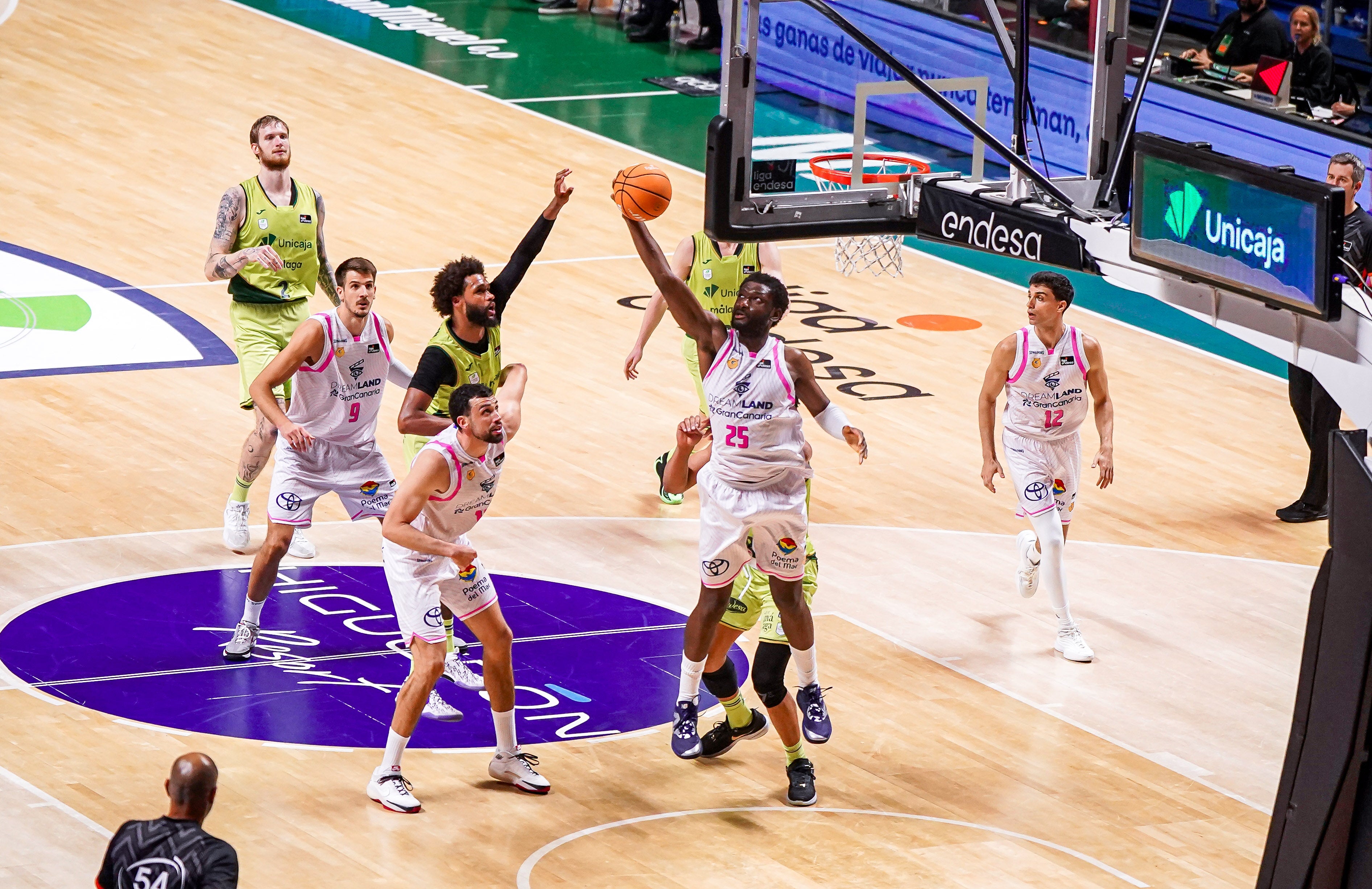 Chimezie Metu resucita al Dreamland Gran Canaria con 17 puntos en la prórroga milagrosa ante el Unicaja — image 5