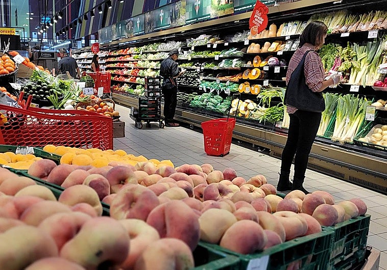 Supermercados abiertos el viernes 1 de mayo en Canarias: horario de Hiperdino, Mercadona, Spar, Aldi, Carrefour, Alcampo, Lidl