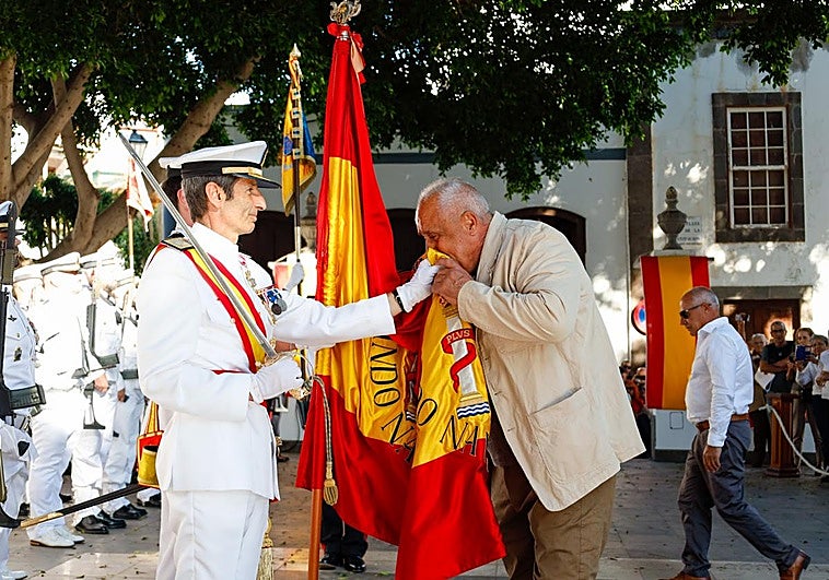 La Armada organiza un acto de juramento de Bandera en Agaete
