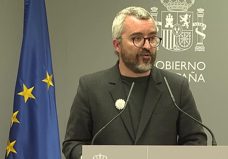 Sanidad critica el rechazo de Clavijo al fondeo del Hondius: «Boicotea una operación de importancia mundial»
