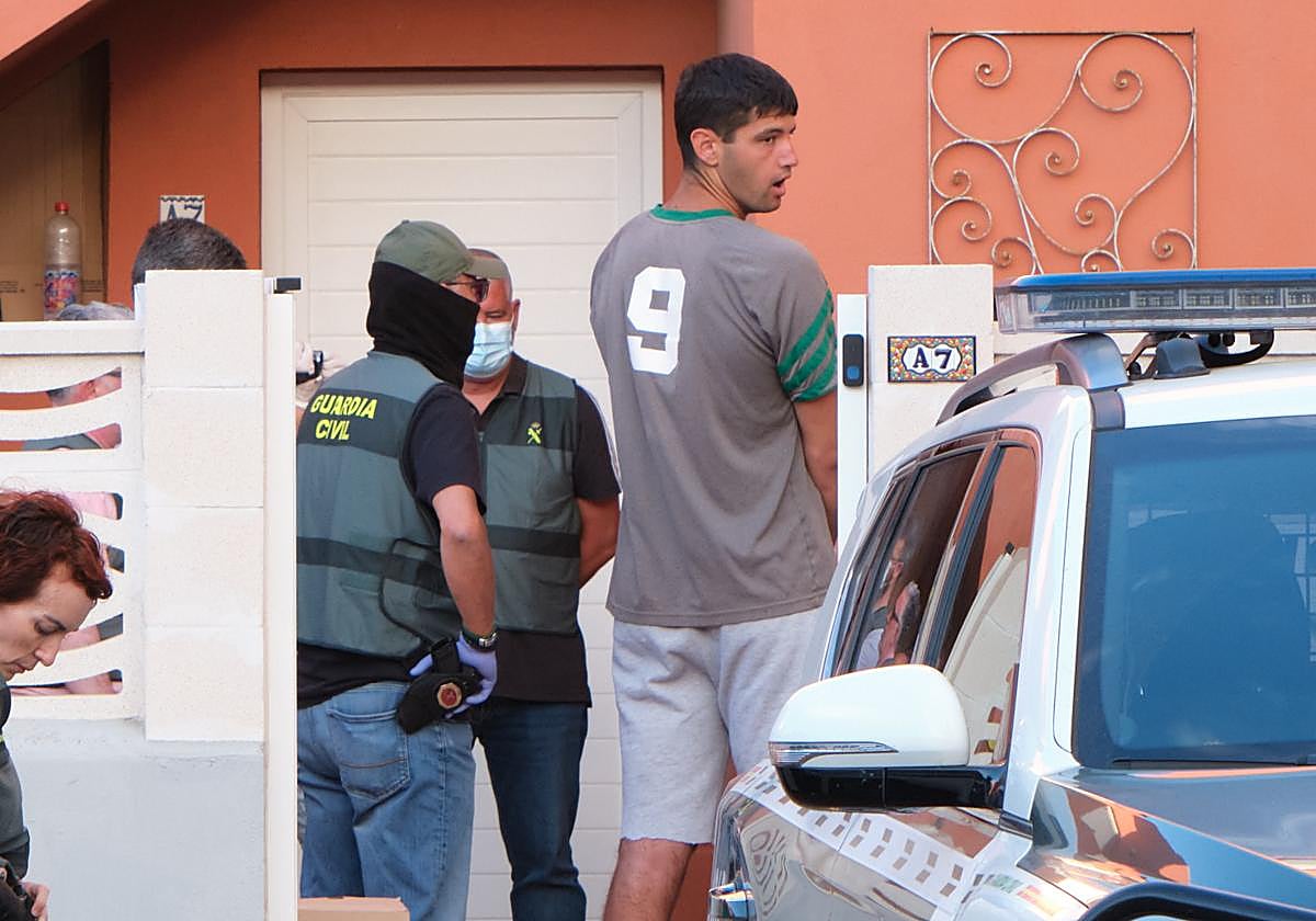 Matricide in Fuerteventura: Aaron H. killed his mother after putting her in a chokehold and delivering a punch.