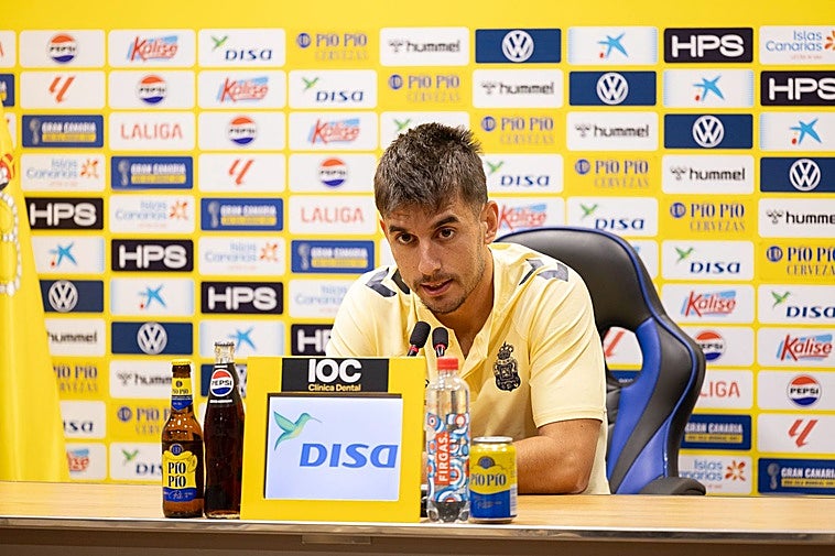 Rueda de prensa del jugador de la UD Las Palmas, Manu Fuster, en directo