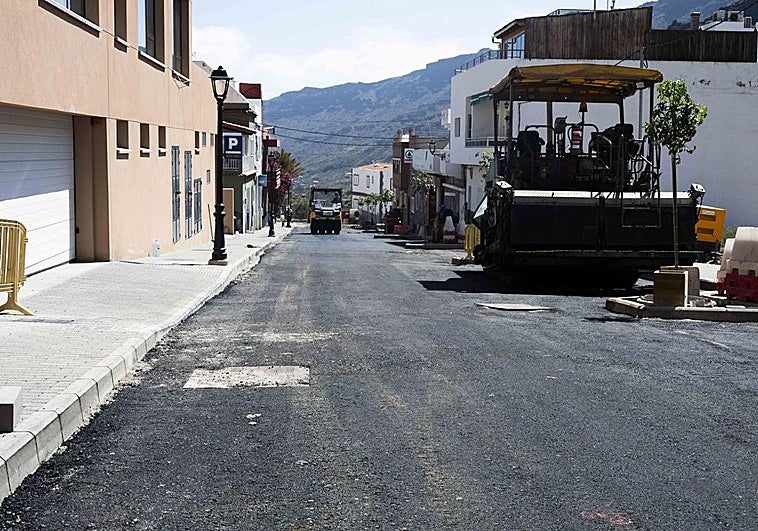 Mogán mejora el casco con 550.000 euros en asfalto, ampliación de aceras y plantación de árboles