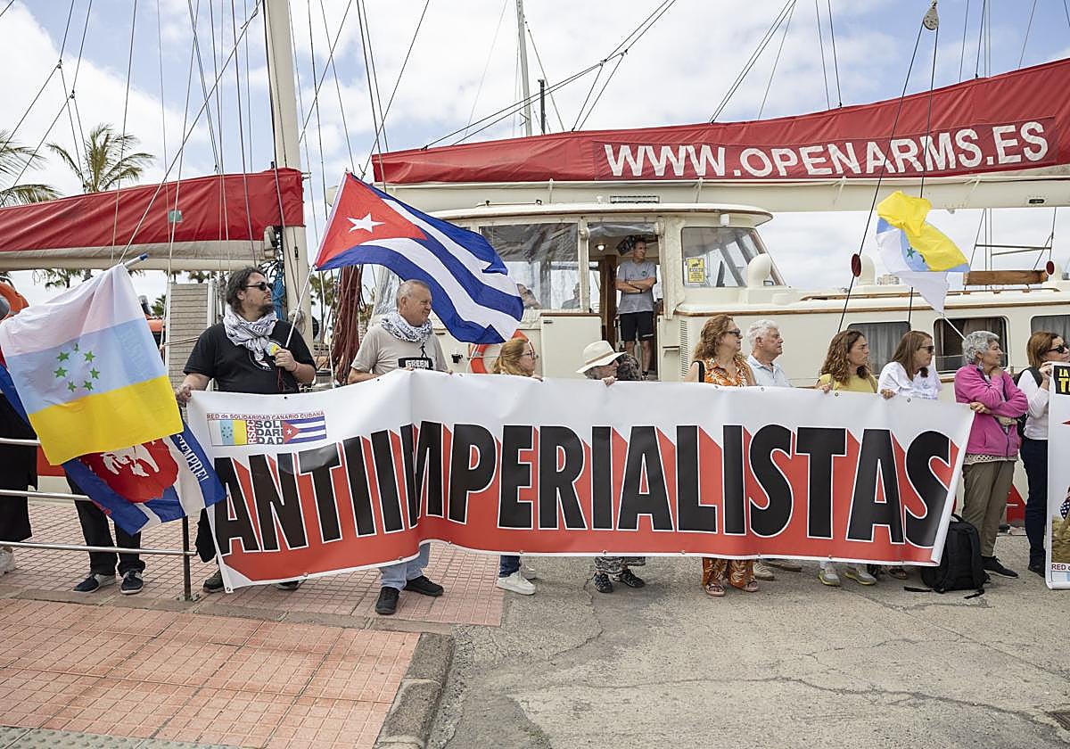 El velero Astral de Open Arms visita Gran Canaria en su viaje solidario hacia Cuba