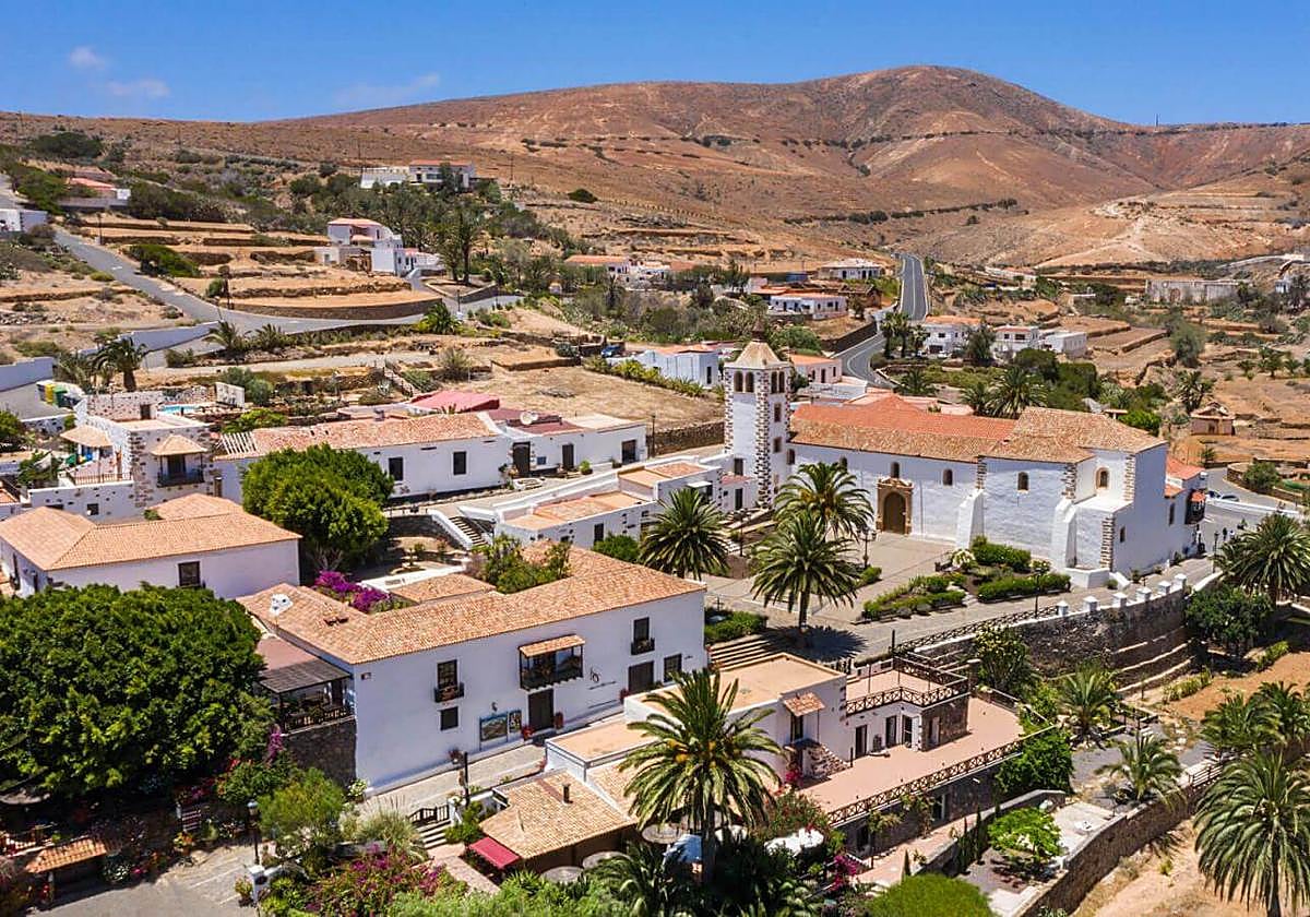 Historical Sites of the Canary Islands Gather in Betancuria to Address the Challenge of Tourist Pressure Historical Sites of the Canary Islands Gather in Betancuria to Address the Challenge of Tourist Pressure