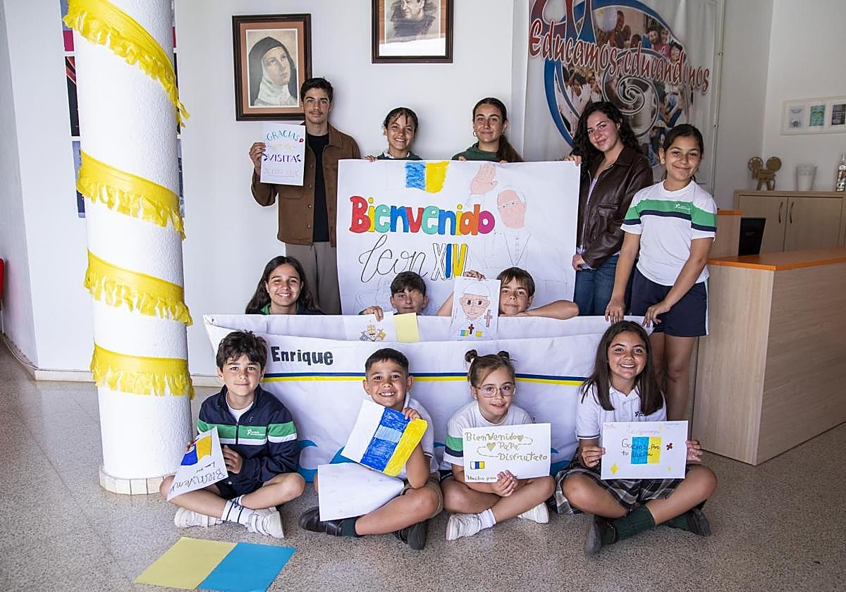 Un mural, dibujos y más de 300 corazones esperan al papa en el colegio Enrique de Ossó