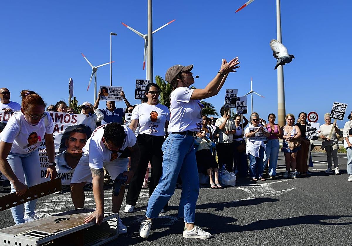 Casi un centenar de personas pide justicia en la prisión de Juan Grande por las muertes de Derimán y Moisés
