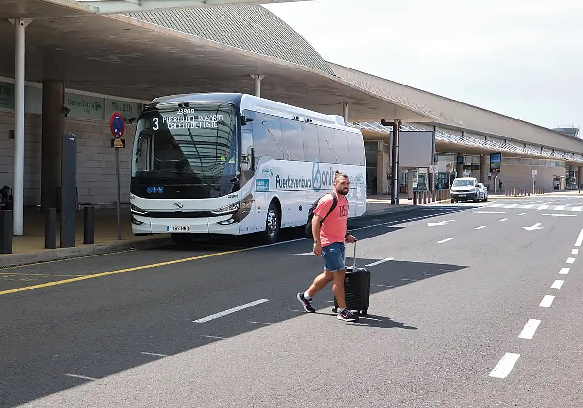 10 Minutes from Puerto del Rosario to Fuerteventura Airport (via Electric Bus) 10 Minutes from Puerto del Rosario to Fuerteventura Airport (via Electric Bus)