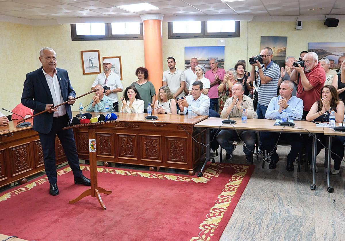 Juan Cabrera Elected as New Mayor of Antigua Following the Only Vote of No Confidence in This Legislature in Fuerteventura Juan Cabrera Elected as New Mayor of Antigua Following the Only Vote of No Confidence in This Legislature in Fuerteventura