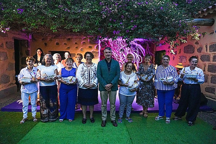Catorce mujeres que rompieron barreras en el folclore reciben el homenaje de Santa Lucía