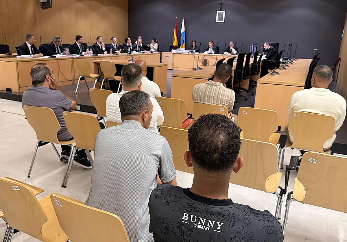 Condenados ocho narcos que movían hachís y cocaína entre Canarias y la Península por medio de empresas de transporte
