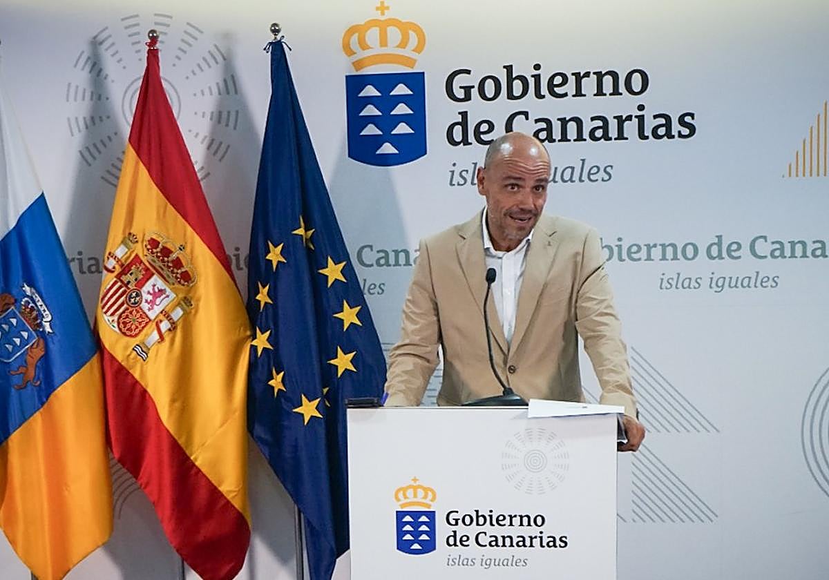 El ministro Torres anuncia la creación de un órgano bilateral España-Canarias sobre aeropuertos