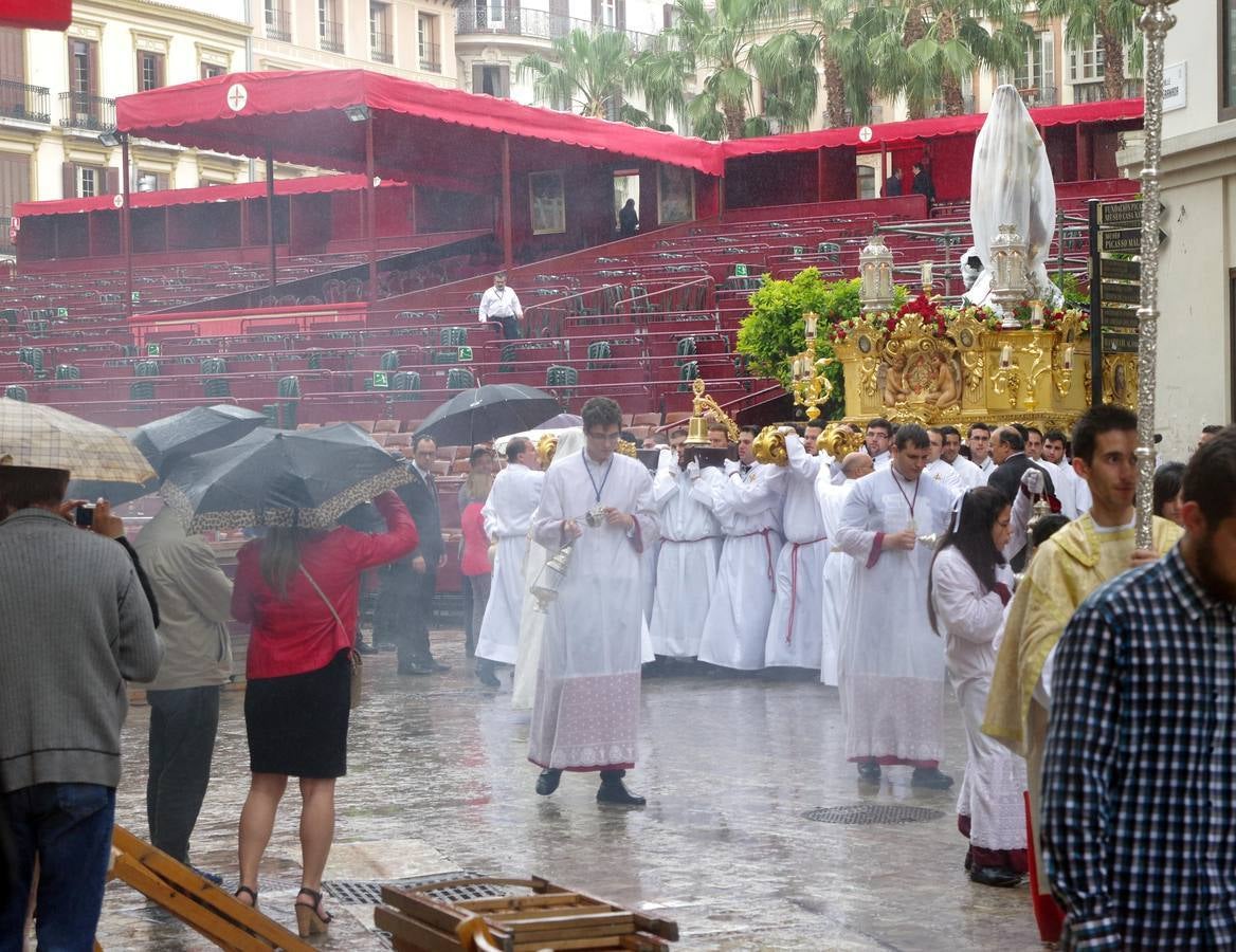 Un fuerte chaparrón desluce la procesión del Resucitado