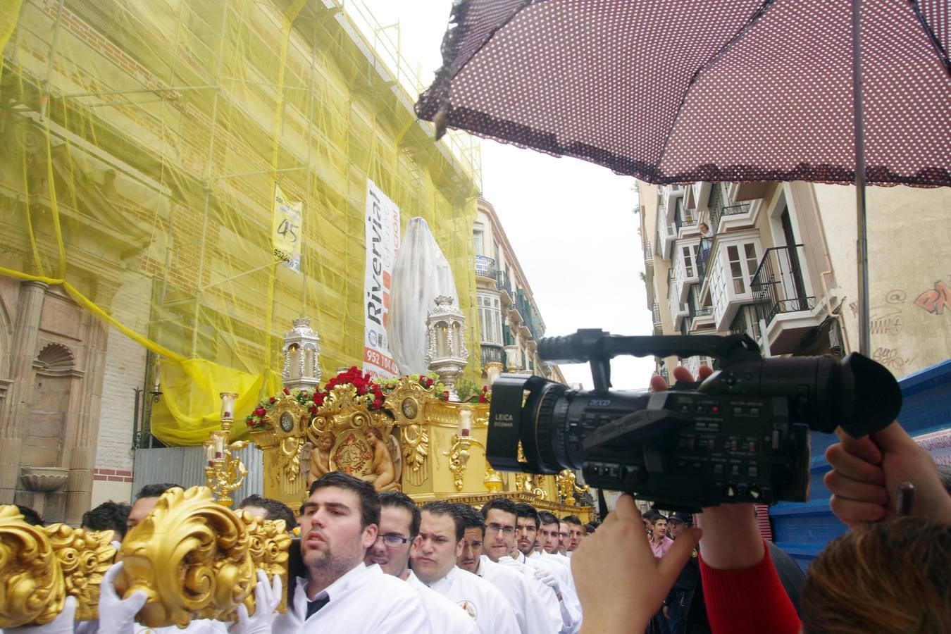 Un fuerte chaparrón desluce la procesión del Resucitado